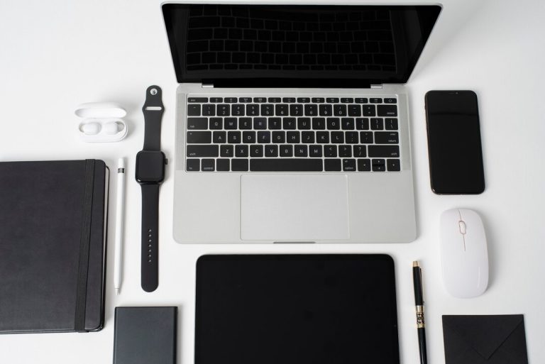 Tech Gadgets Revolutionizing Daily Life